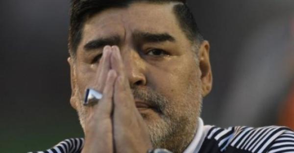 Dấu hiệu bất thường trước khi qua đời của “cậu bé vàng” Maradona