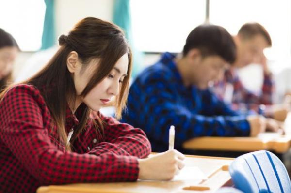 Người trẻ Trung Quốc kiệt sức vì “tấm thẻ vàng” học vấn