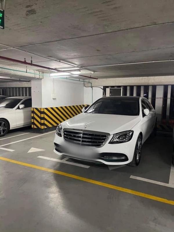 Đỗ xe ngang trái, chủ Mercedes tiền tỷ “tái mặt” khi đối diện với màn trừng phạt đặc biệt