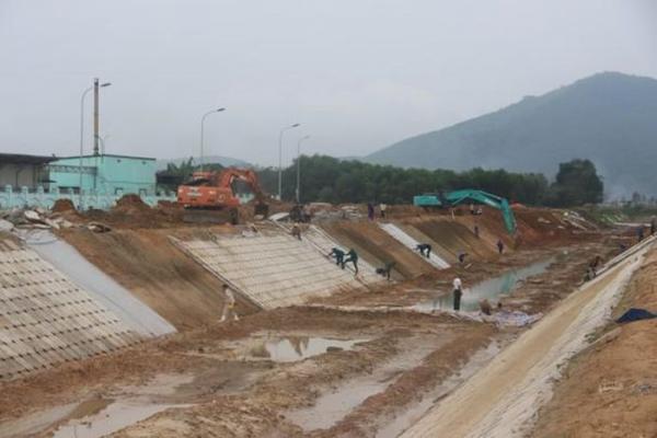 Đóng nước kênh chính ba ra Đô Lương để nâng cấp hệ thống thủy lợi