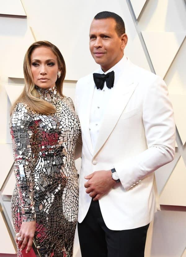 Jennifer Lopez và bạn trai phủ nhận tin đồn chia tay