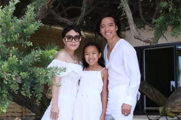 Việt Hương cùng chồng đưa con gái về Việt Nam định cư sau hơn 26 năm sống tại Mỹ