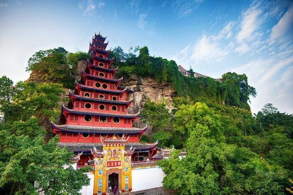 The 12-storey temple does not use nails, lying across the river for a hundred years
