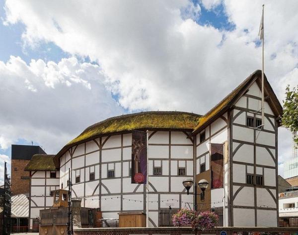 The mystery of the theater was stolen overnight in England