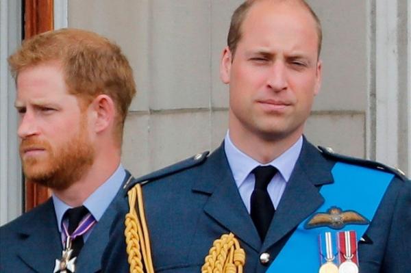 Hoàng tử William và Harry không đi cạnh nhau trong tang lễ ông nội