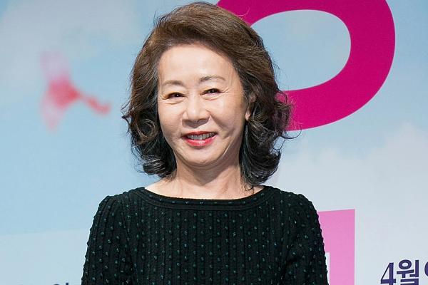 ‘Bà ngoại quốc dân’ Youn Yuh Jung đóng phim “Minari” ngại đến Mỹ nếu nhận giải Oscar