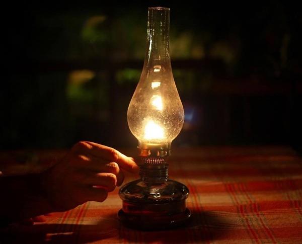 Vì sao trên bàn thờ, người Việt thường đặt một cây đèn dầu: Không phải trang trí, có ý nghĩa cả đấy