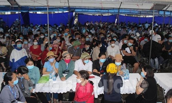 Hàng nghìn người tham gia đấu giá 57 lô đất ở Đồng Lạc