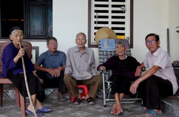 5 chị em đặc biệt ở Hà Tĩnh: Tuổi từ 85 đến 97, sống khỏe mạnh và minh mẫn