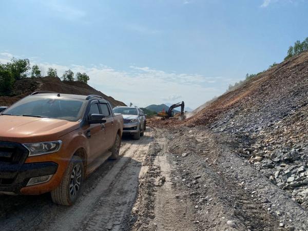 Thiếu đất đắp nền, đe dọa tiến độ cao tốc La Sơn-Cam Lộ