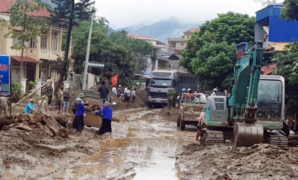 Thông tuyến hoàn toàn Quốc lộ 279 đoạn qua xã Minh Lương bị ảnh hưởng do lũ ống