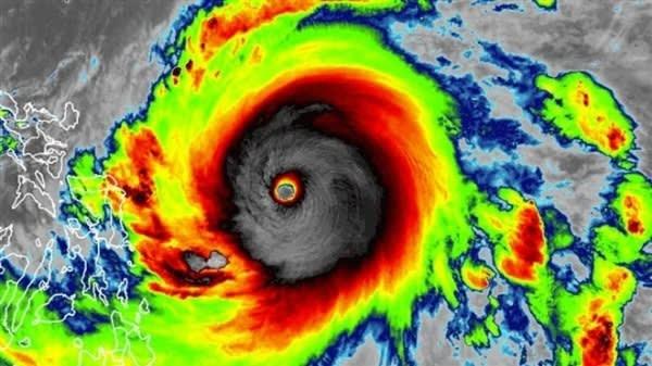 Siêu bão sắp đổ bộ, Philippines sơ tán gần 20.000 dân