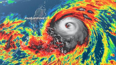 Siêu bão Surigae áp sát Philippines