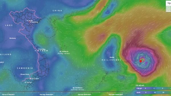 Siêu bão Surigae gây gió mạnh, sóng lớn trên Biển Đông