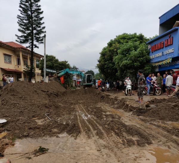 Tại sao mới mưa lớn mà đã xuất hiện lũ ống ở Lào Cai khiến ít nhất 3 người bị cuốn trôi?