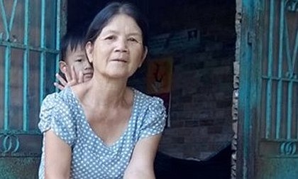 Kỳ lạ người phụ nữ ở Bình Phước uống dầu hỏa như nước