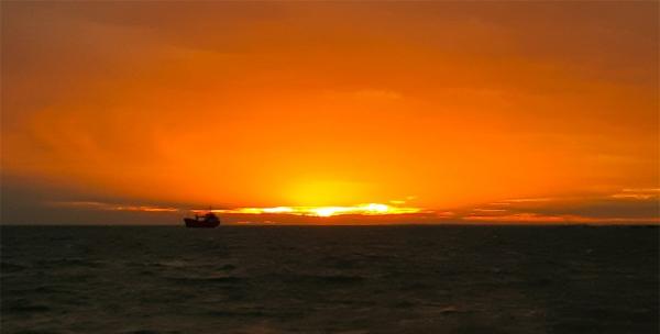 Sunrise scene makes people fall in love on Phu Quy island