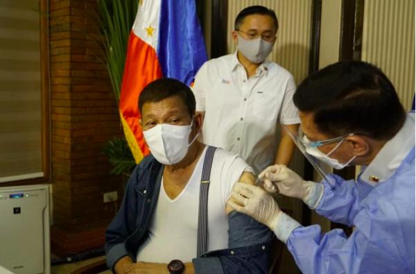 Tổng thống Philippines yêu cầu Trung Quốc nhận lại vắc-xin tặng
