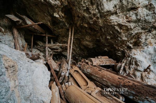 Sơn La: “Thám hiểm” các hang động chứa những cỗ quan tài cổ treo trên vách núi đá cao