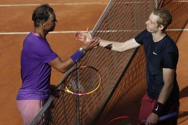 Nadal cứu hai match-point ở vòng ba Rome Masters