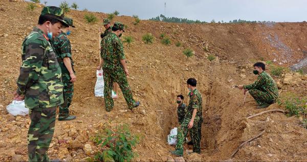 Bắc Giang: Hủy nổ an toàn 4 quả lựu đạn do nhân dân giao nộp