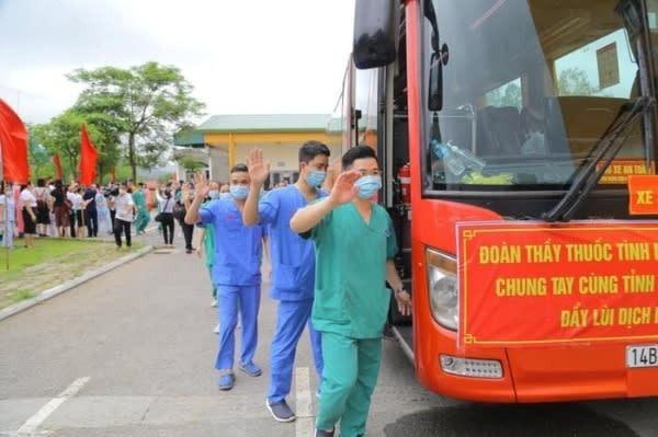 200 y bác sĩ Quảng Ninh lên đường hỗ trợ Bắc Giang chống dịch Covid-19