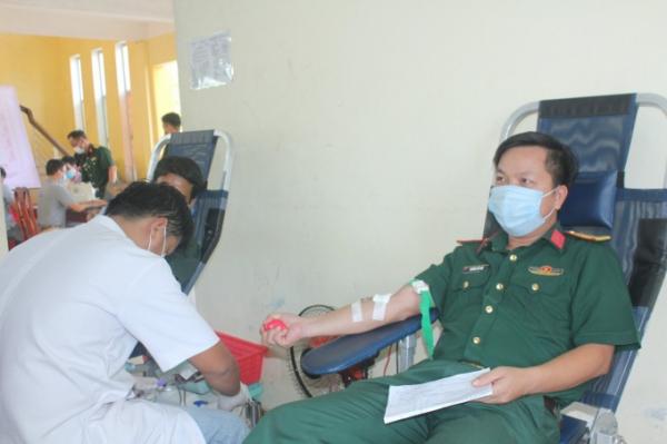 Huế: Hơn 200 cán bộ, chiến sĩ hiến máu giữa mùa dịch COVID-19