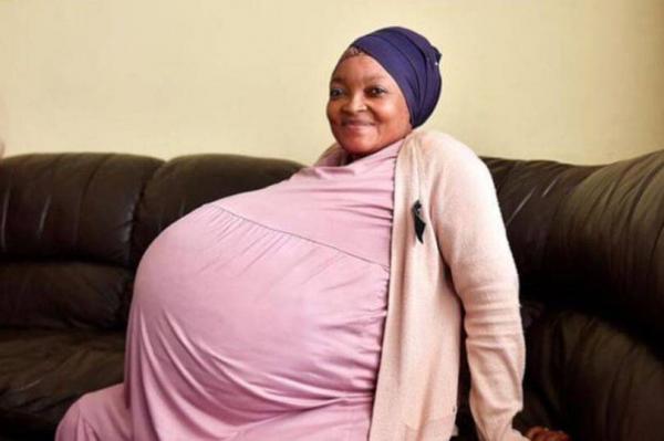 Nghĩ rằng chỉ sinh 8 đứa con không ngờ sinh 10, người phụ nữ Nam Phi đi vào lịch sử thế giới