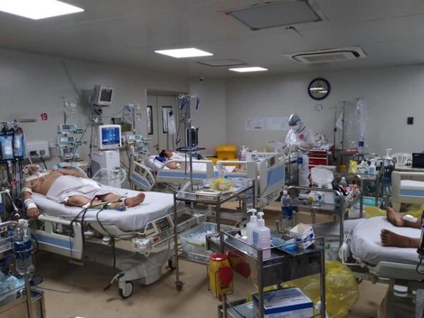 Cận cảnh bên trong bệnh viện bệnh Nhiệt đới TPHCM sau khi tạm phong tỏa