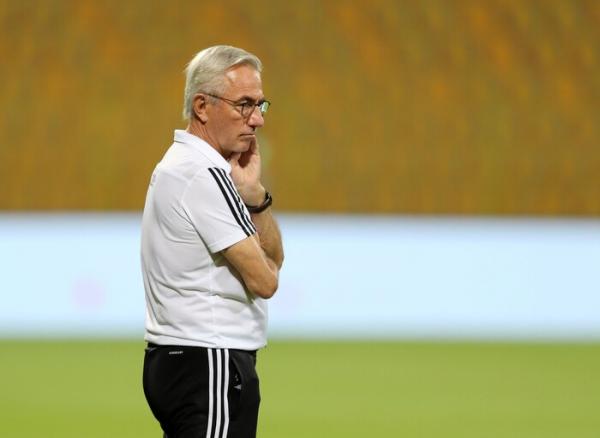 HLV Bert van Marwijk cảnh báo cầu thủ UAE