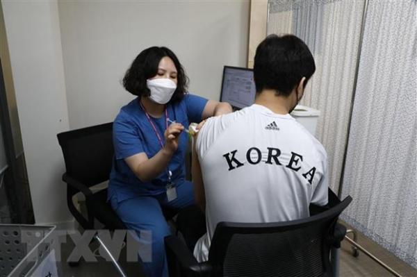 Hàn Quốc đạt mục tiêu tiêm chủng vaccine COVID-19 sớm hơn dự kiến