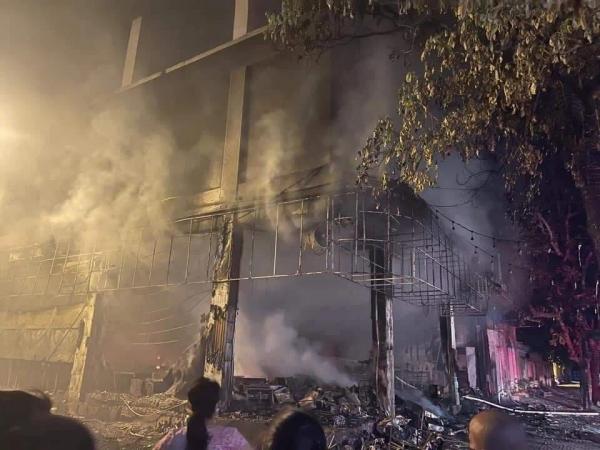Vụ cháy phòng trà lớn nhất TP Vinh, 6 người chết thảm: “Căn nhà kiên cố, cửa khóa trong, không ai tiếp cận được, xót xa lắm”
