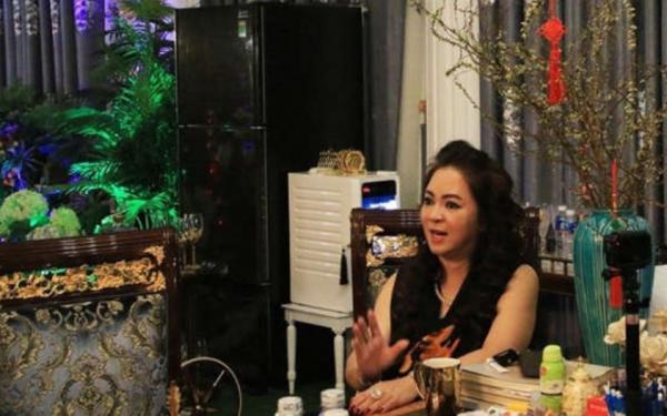 Bà Nguyễn Phương Hằng livestream và câu hỏi tại sao có “pháp mà không hành”
