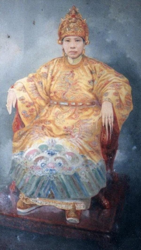 Tại sao triều Nguyễn từ Minh Mạng đến Khải Định không lập Hoàng hậu?