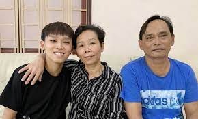 Bố mẹ Hồ Văn Cường mong con trai yên ổn thi cử