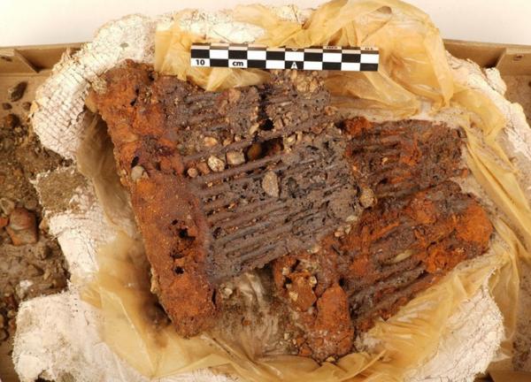 Báu vật bất ngờ trong mộ phần nữ quý tộc Viking 1.100 tuổi
