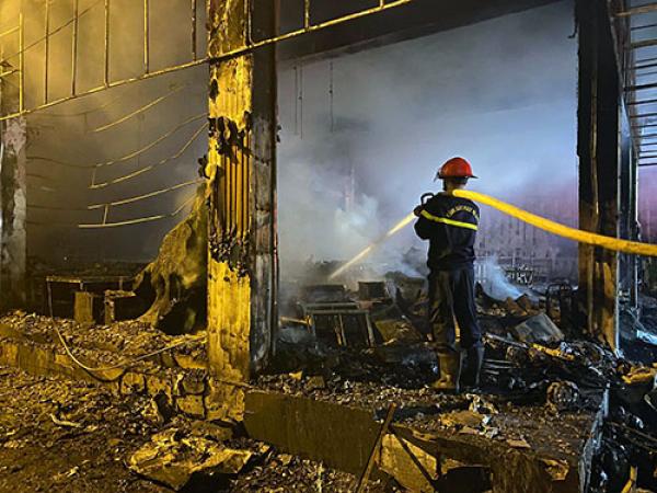 Vụ cháy phòng trà lớn nhất TP Vinh: Cả 4 người trong gia đình chủ quán thiệt mạng