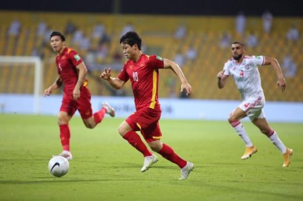 Tranh cãi ĐT Việt Nam thua UAE: Trọng tài bỏ qua quả 11m của Công Phượng
