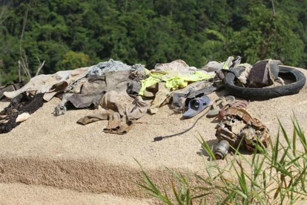 Cận cảnh tìm được một số tư trang của nạn nhân mất tích ở thủy điện Rào Trăng 3