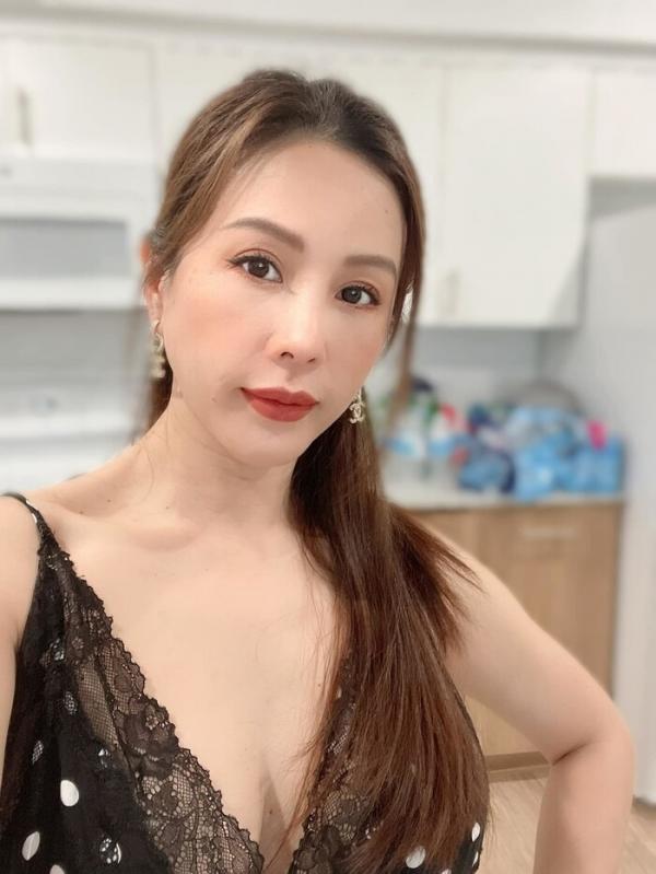 Biến căng: Hoa hậu Thu Hoài livestream “kể tội” Vy Oanh cùng loạt “bí mật động trời”