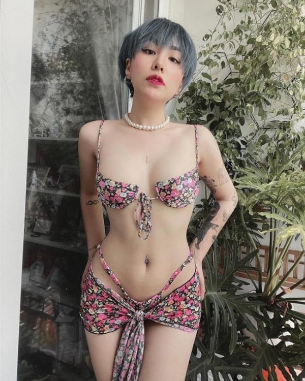 Elly Trần diện bikini để lộ hình xăm hiểm hóc có hot bằng ca sĩ quê Thanh Hóa?