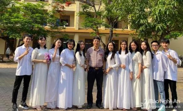 Lớp học trường làng ở Nghệ An có 37 em đạt trên 26 điểm thi THPT quốc gia