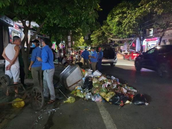 Nghệ An: Nam công nhân quét rác nhập viện sau tai nạn hy hữu
