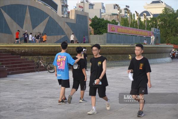 Thanh Hoá: Nhiều người vẫn tụ tập, không đeo khẩu trang bất chấp dịch bệnh