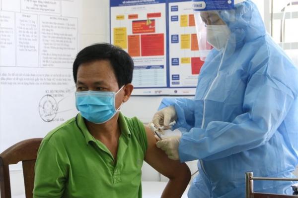 Bình Dương: tiêm vaccine ngừa COVID-19 quá chậm do lực lượng y tế mỏng