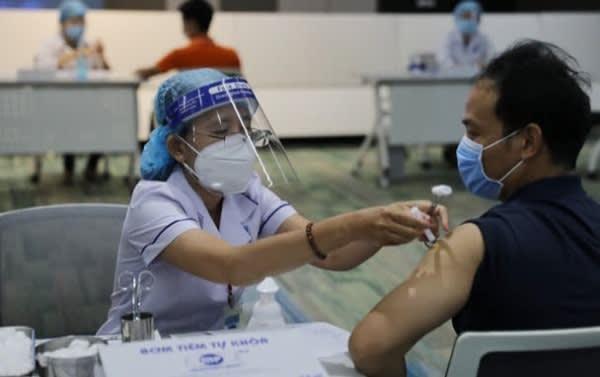 Bộ Y tế phân bổ thêm vaccine Covid-19 cho TP HCM và Hà Nội