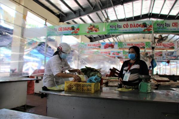 Đà Nẵng: Chợ vừa mở đã “cháy hàng”, nhiều người về “tay không”