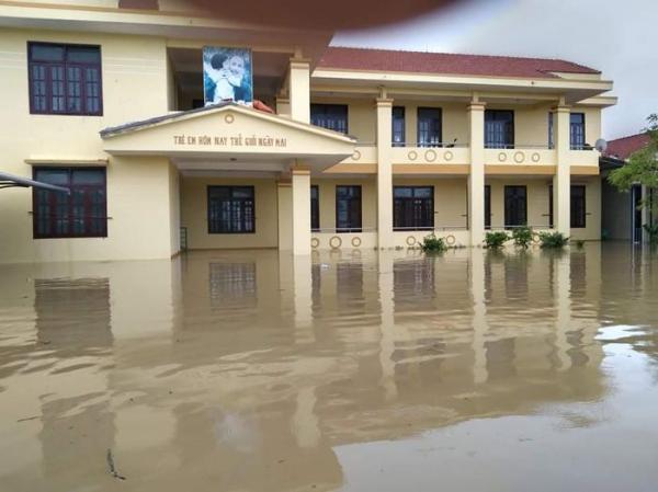 Nhiều trường học tại Quảng Bình bị ngập sâu do mưa lũ