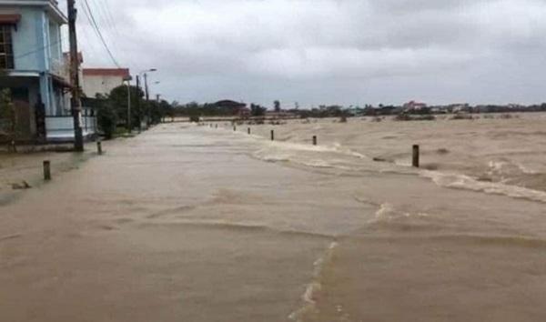 Quảng Bình: Mưa lớn gây lũ lụt, chia cắt cục bộ nhiều địa phương