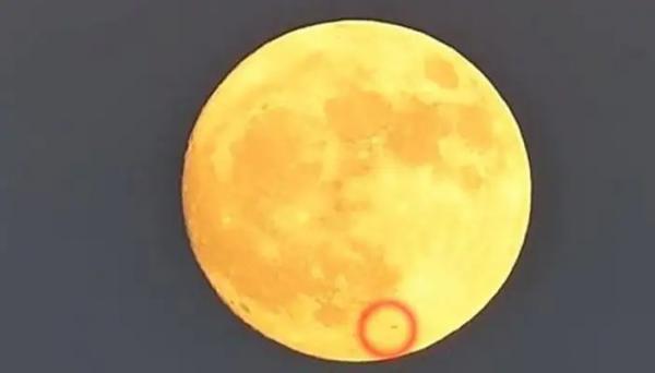 Is alien invasion of earth obvious? Spectacular footage shows UFO flying past supermoon – Watch